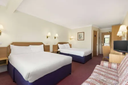 Days Inn by Wyndham Watford Gap