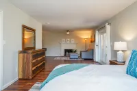 Mountain View and Game Room - Spacious Luxury Retreat