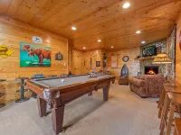 Amazing Mountain Views and Cozy Firepit - Charming Cabin Escape