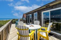 Oceanfront home with 2-tier deck, beach access & sunrise views - 2 dogs welcome Hotels in Frisco
