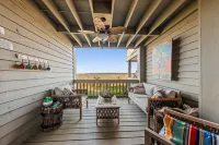Ocean Front Deck and Mesmerizing Sunsets - Charming Coastal Retreat