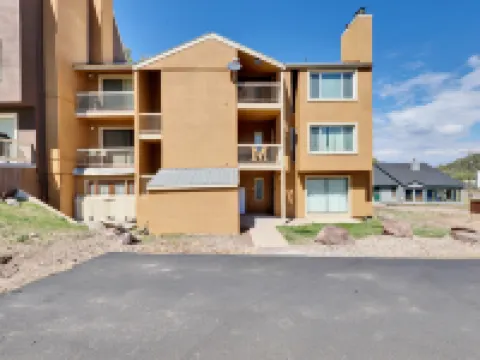 Ski Access and Mountain Biking Trails - Charming Cozy Retreat