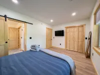 Hot Tub and Breathtaking Views - Stunning New Lodge