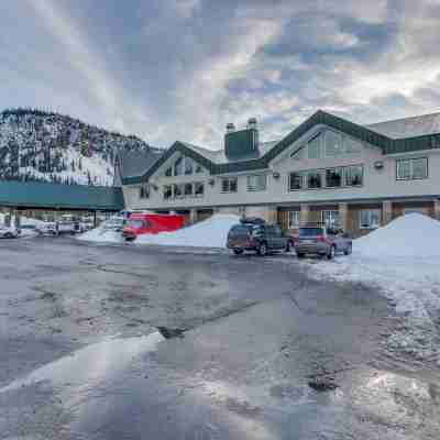 Sisters Tree View Hotel Exterior