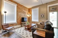 Downtown Oasis with Unique Amenities - Cozy Modern Industrial Hotels in 