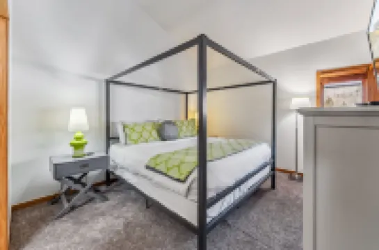 Inviting Retreat with Scenic Views and Cozy Amenities - Charming Getaway