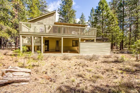 Private Hot Tub and Spacious Enclosed Deck - Charming Retreat