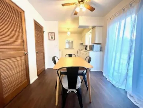 Cozy 2BR Mid-Century Townhouse w/Parking Near Downtown Ann Arbor & The Big House