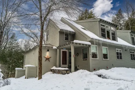 Cozy Fireplace and Quechee Club Access - Charming Vermont Retreat