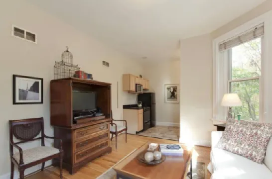 Charming Victorian Escape with Modern Amenities - Cozy Sanctuary Hotels in 