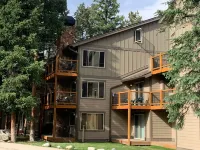 Scenic Views and Cozy Gas Fireplace - Charming Mountain Haven