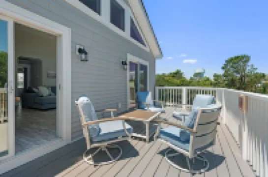 Private Pool and Spacious Kitchen - Stunning Coastal Haven