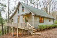 Cozy Cabin with Nature's Wonders - Charming Rustic Retreat Hôtels à : Comte de Fannin
