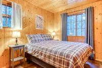 Charming, riverfront cabin with fireplace - dog-friendly Hotels in Mt Hood Village