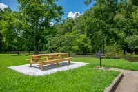 Stylish riverfront gem near town/hiking with pool & firepit  - dog-friendly Hotels in Blount County