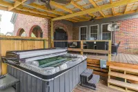 Hot Tub and Fenced Yard for Relaxation - Charming Cottage Retreat Hotel a West Columbia