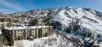 Panoramic Views and Ski in Out Access with Club Amenities - Stunning Retreat
