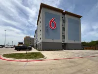Studio 6 Dallas FairPark - Ramah Hewan Peliharaan