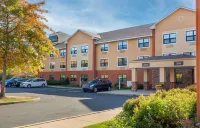 Extended Stay America Suites - Hartford - Meriden - Parking