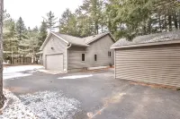 Private Lake Frontage and Scenic Views - Charming Rustic Oasis