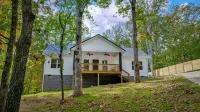 Gorgeous Soaking Tub and Fast Wi-Fi - Beautiful Mountain Retreat Hotels in Fort Payne