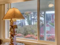 Ocean View Retreat - Lighthouse Paradise - Wifi, TV, Grill Hotels in Depoe Bay