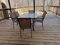 Secluded 2 bedroom cabin near Lake Jackson.
