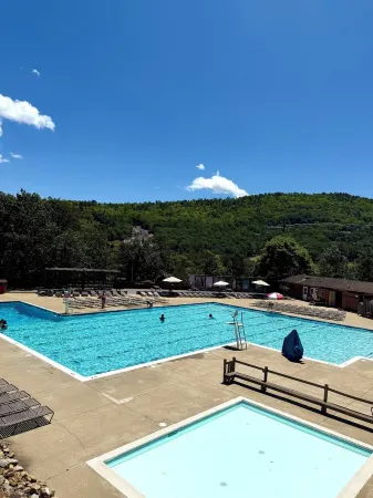 Cottage Near Water Park, Golf and Skiing at Massanutten Resort! Отели рядом с достопримечательностью «Массанаттен Индур Уотерпарк»