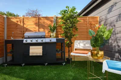 Lux Versace 1 Bed, Hot Tub, Pool Table, Sky Tv Hotels in Leyton