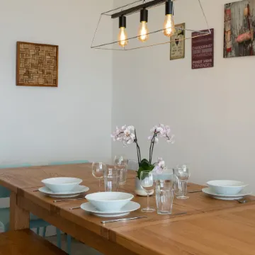 Stunning Beachfront Apt w Balcony & Sea Views