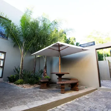 Hillside Executive Accommodation Отели в г. Виндхук