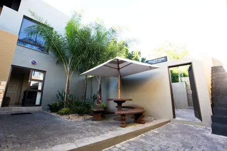 Hillside Executive Accommodation Отели рядом с достопримечательностью «Joe's Beerhouse»