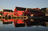 Smugglers Cove Inn Hotel dekat Peer Gallery