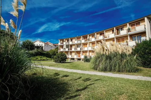 Spiaggia Azzurro -Lakeside with Terrace - Happy Rentals
