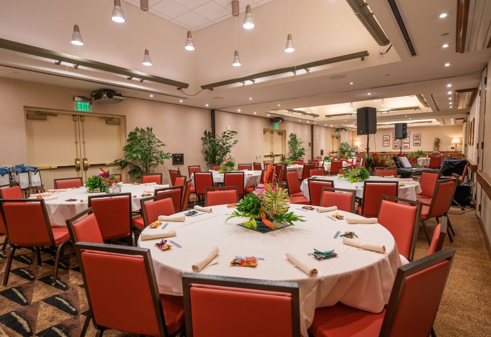 3. 엠버시 스위트 ..