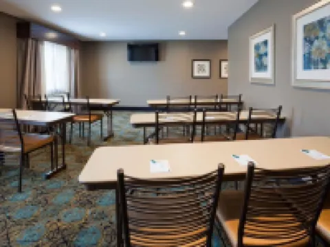 GrandStay Delano Hotels in Wright County