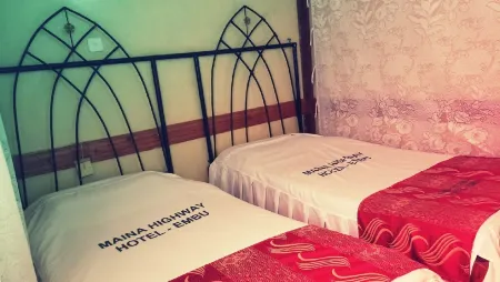 Maina Highway Hotel Отели в г. Эмбу