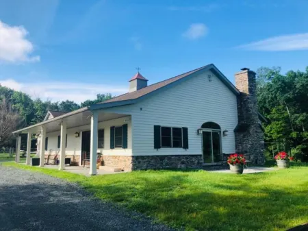 Modern Farm Home 2hr NYC BOS Peaceful Wifi