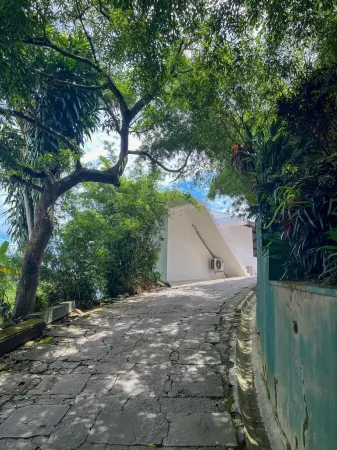 Meridian Holiday Resort Отели рядом с достопримечательностью «Sivali Central College Playground»