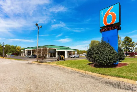 Motel 6 Covington, TN