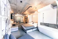 Boxotel Montreal - balcony