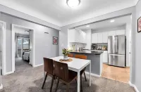 Lovely Home in R. Oak near Birmingham! Gorgeous, pet-friendly, king bed, deck!