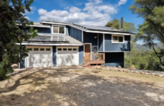 Yosemite Oasis - Mountain Views with Pool and Hottub