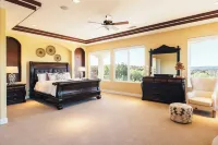 Via del Sur by AvantStay Private Spanish Villa w Views Walk to Wineries Hotels near University of Redlands Temecula Campus