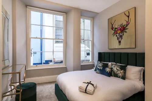 Pieces of Eight - 2 Bedroom Apartment - Tenby - (Windsor House) - Condos