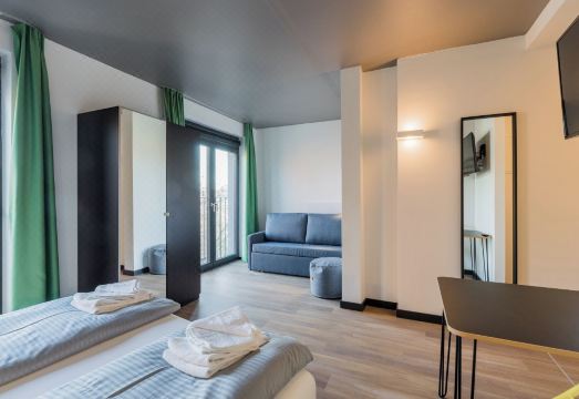 4. 네나 아파트먼트..