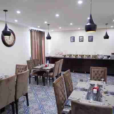 Elegant Suites Hotel Dining/Meeting Rooms