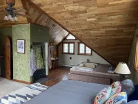 Beautiful Northwoods Getaway Hotel di Eagle River