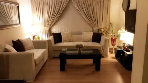 2 Bed Flat - Sleeps 6 - Pets - Parking - Wifi - Condos