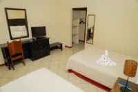Hotel Las Espuelas, Bar & Restaurant Hotels in Ліберія